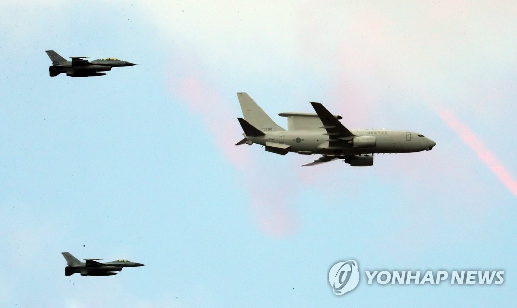 'E-737 피스아이' 항공통제기와 F-16
