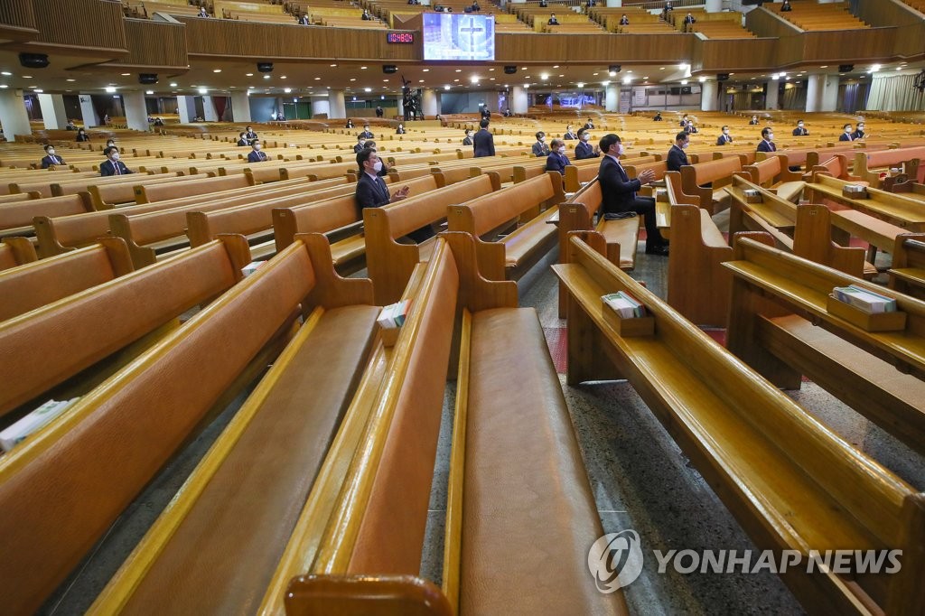 한적한 주일 예배당…목회자들만 드문드문