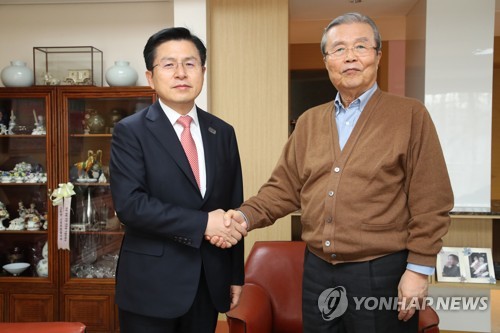 악수하는 황교안-김종인
