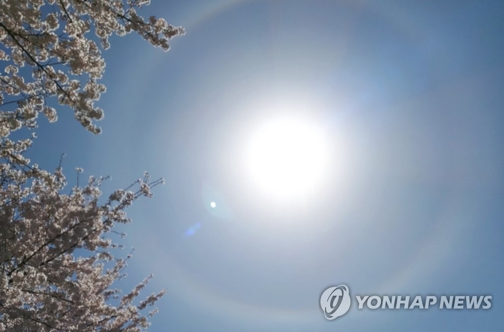 코로나19 잊게 하는 제주 봄하늘 햇무리