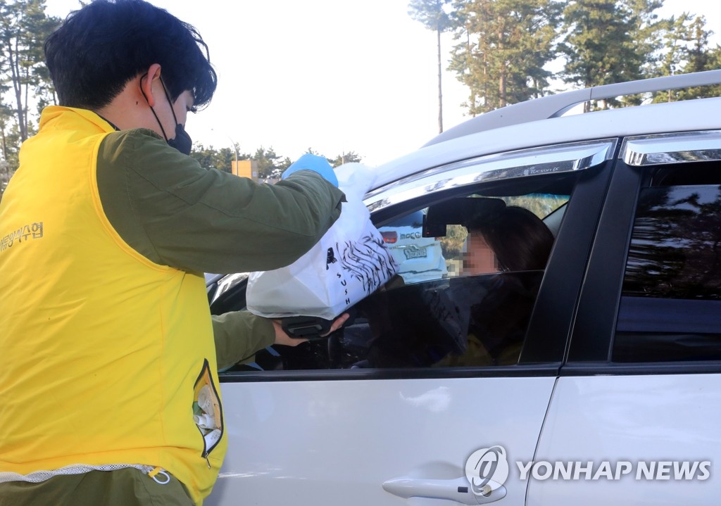 차에서 내리지 말고 제주광어회 사세요