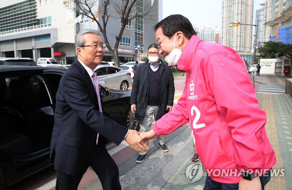 권영세 후보 선거사무실 찾은 김종인 위원장