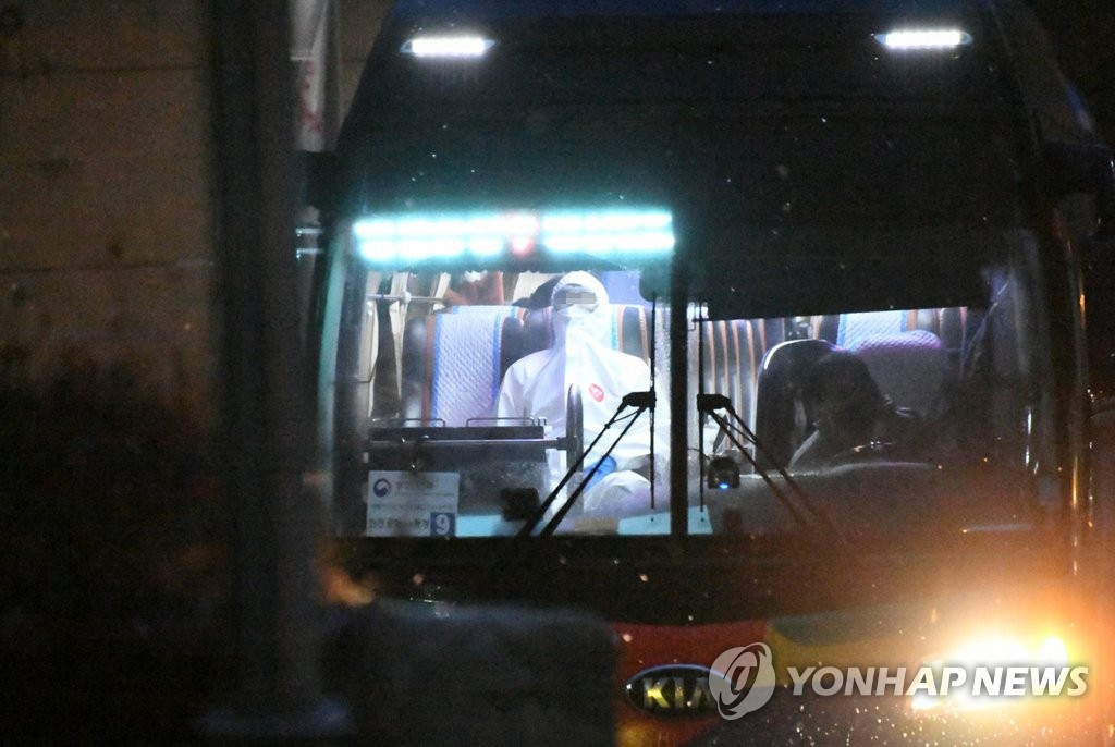 임시 격리시설 도착한 이탈리아 교민들