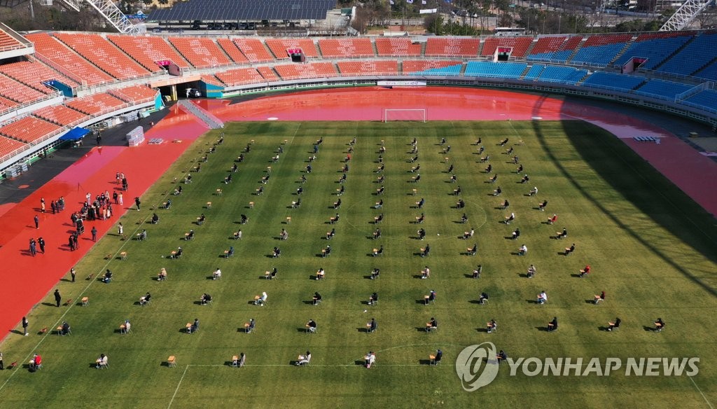 채용 시험장에서도 지켜지는 사회적 거리 두기