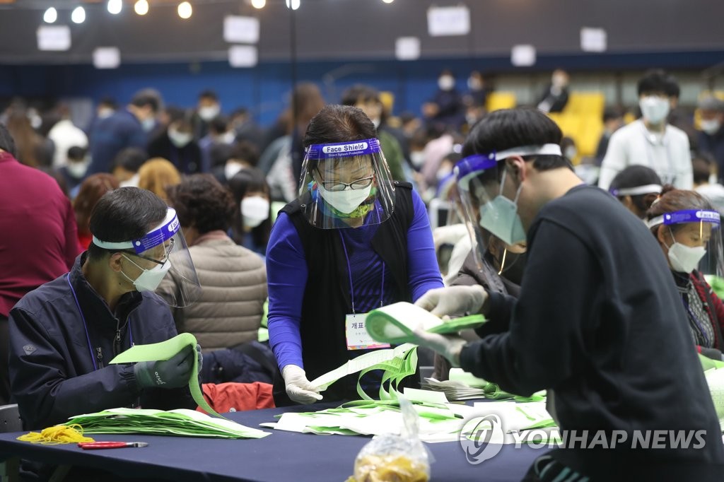 코로나19가 바꾼 개표 풍경