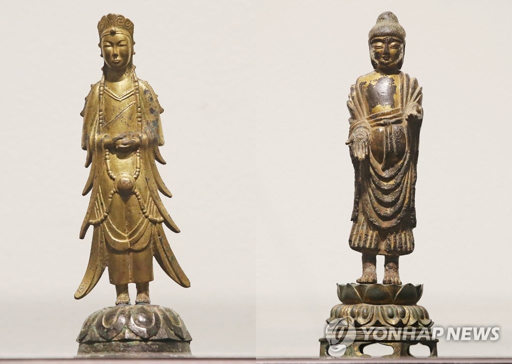 This composite file photo shows Gilt-bronze Standing Bodhisattva (L) and Gilt-bronze Standing Buddha, two high-value ancient statues owned by Kansong Art Museum in Seoul. (Yonhap)