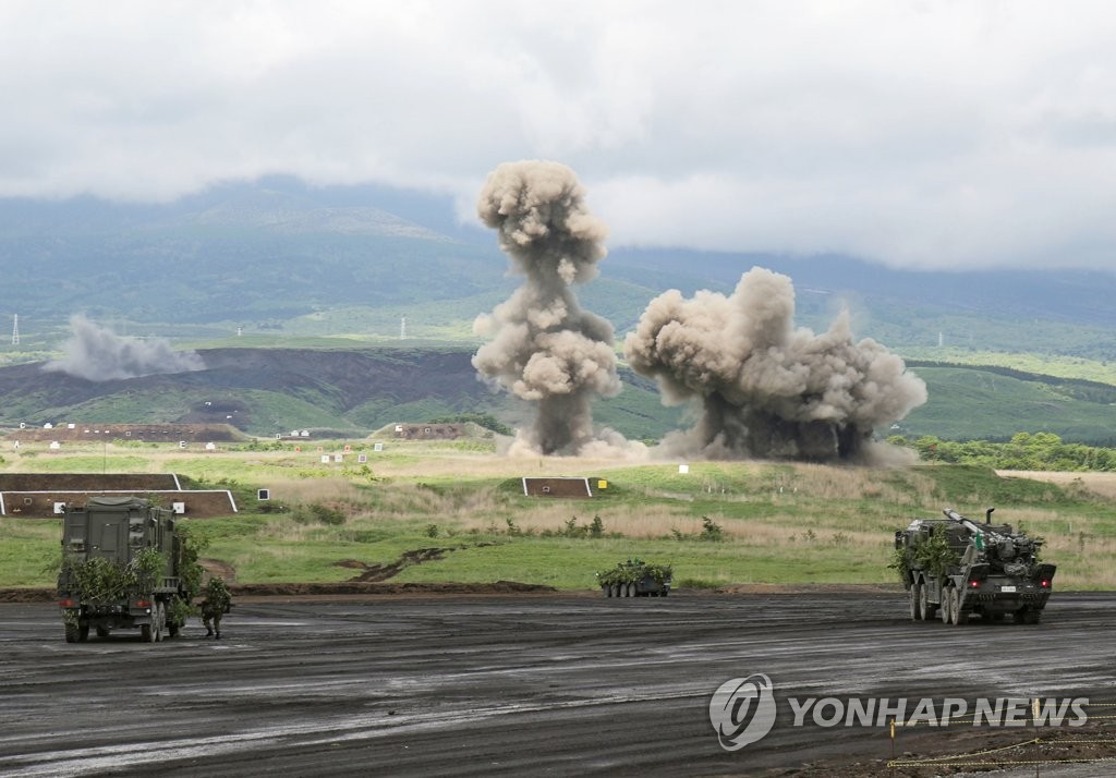 일본 육상자위대 코로나 상황 속 대규모 실탄사격 훈련 강행