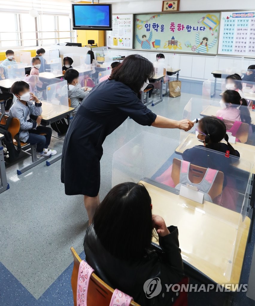 Schools reopen amid virus pandemic Schools reopen amid virus pandemic