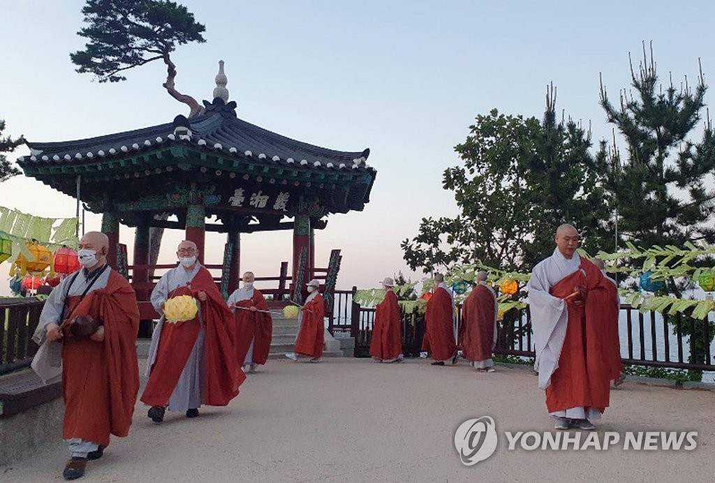 Celebrating Buddha's Birthday Celebrating Buddha's Birthday