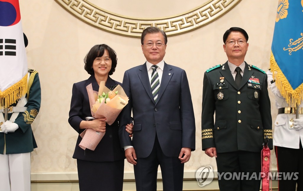 기념촬영 하는 문 대통령