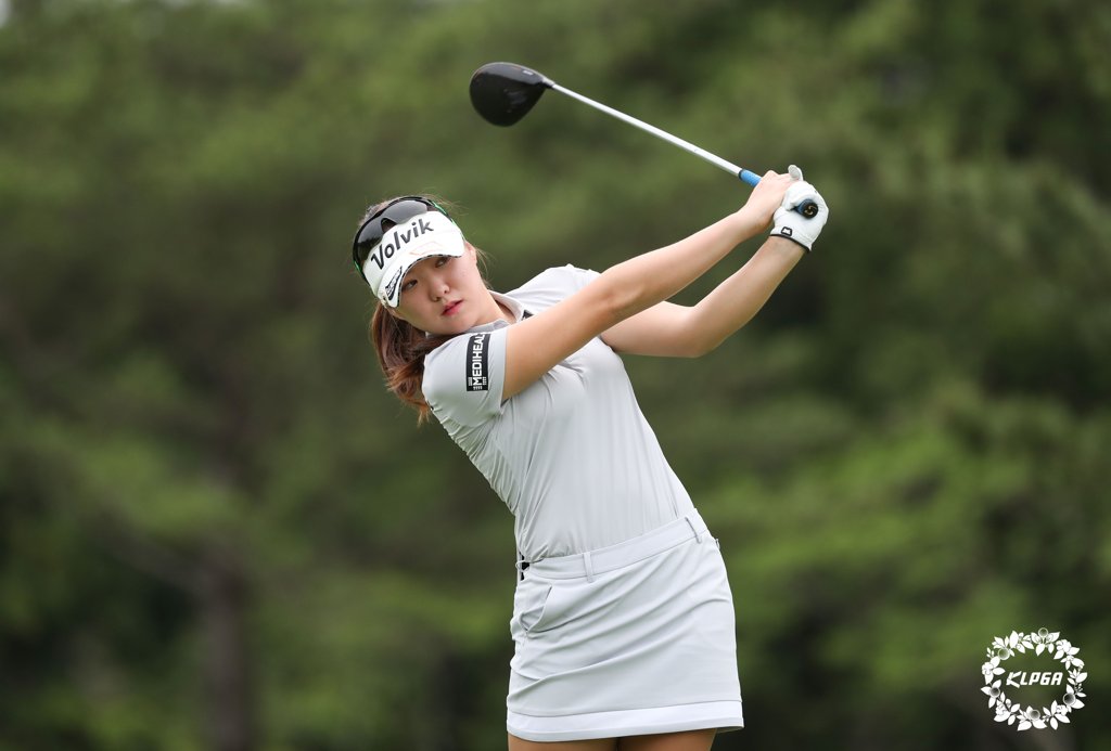 Cho A-yean tee shot Cho A-yean tee shot