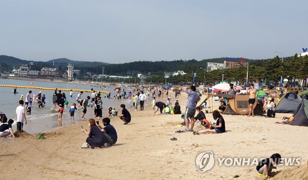 태안 만리포해수욕장 찾은 피서객