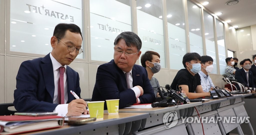 이스타항공, '창업주 지분 헌납, 제주항공에 인수 촉구'