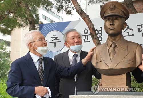 2020년 추모식에 참석한 윤두호씨