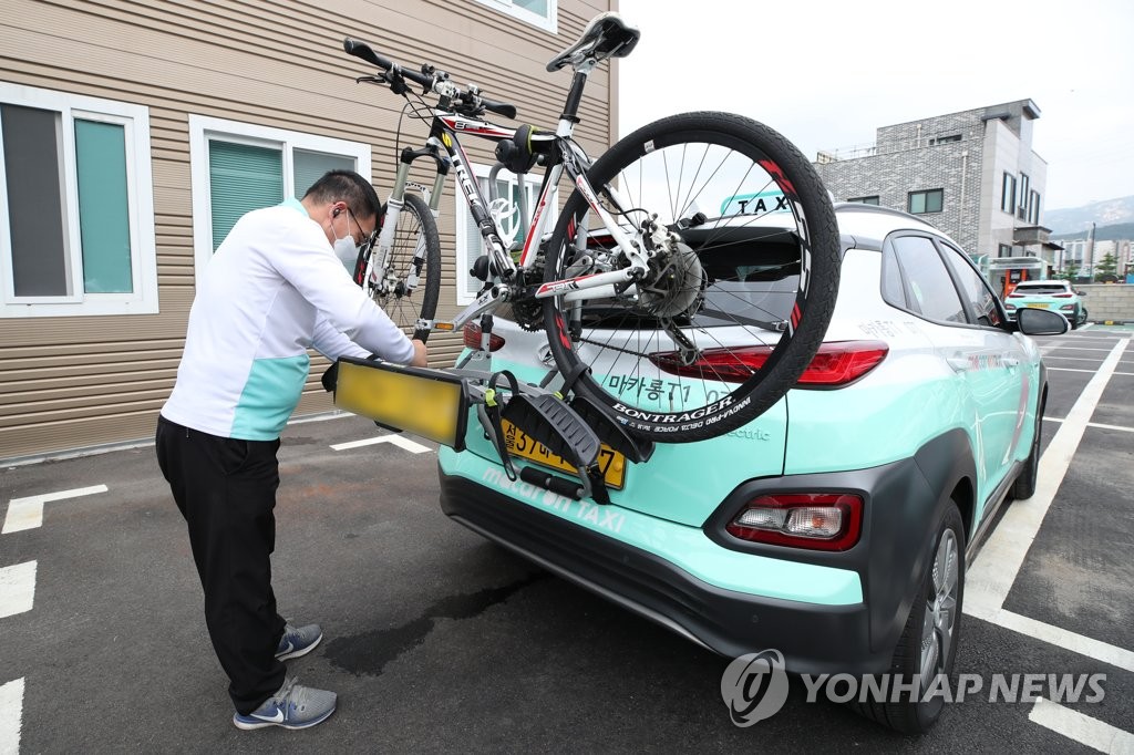 서울시, 마카롱 택시와 '자전거를 품은 택시' 시범운영