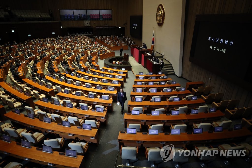 国会本会議。未来統合党は欠席した＝３日、ソウル（聯合ニュース）