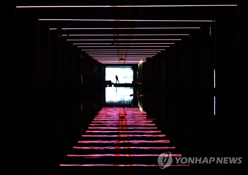 폐쇄됐던 홍제천길, 예술공간으로