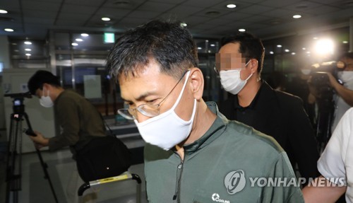 모친 빈소 도착한 안희정