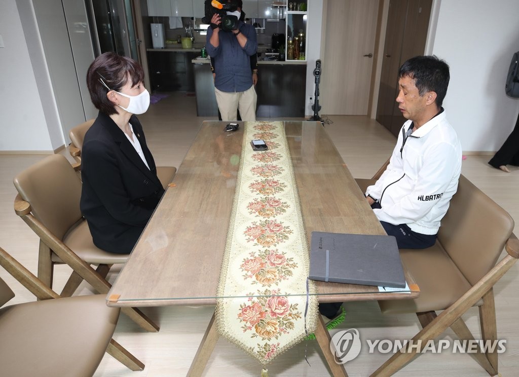 최윤희 차관, 고 최숙현 선수 유족 면담
