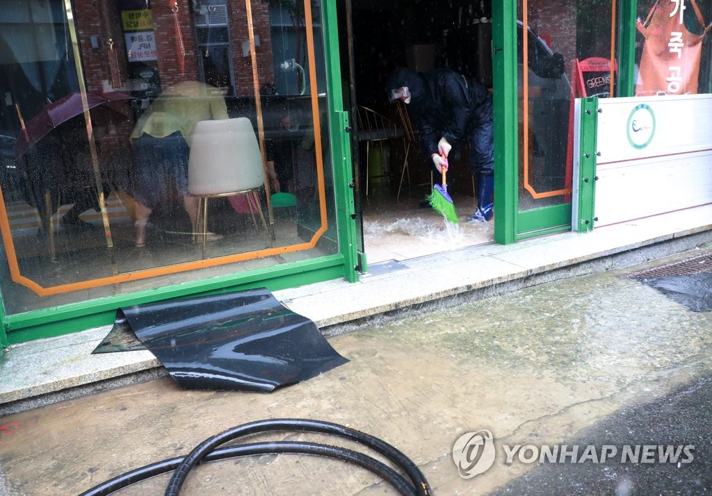 200㎜ 물 폭탄 부산…곳곳에서 피해 속출