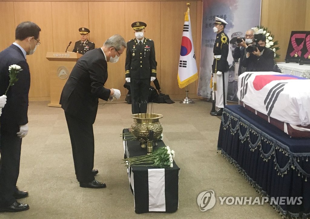 Funeral del difunto héroe de la Guerra de Corea Funeral del difunto héroe de la Guerra de Corea