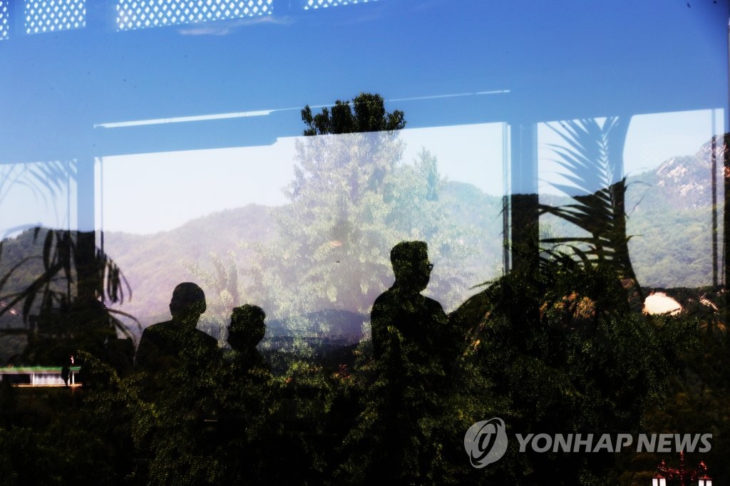 유리창에도 선명한 여름하늘