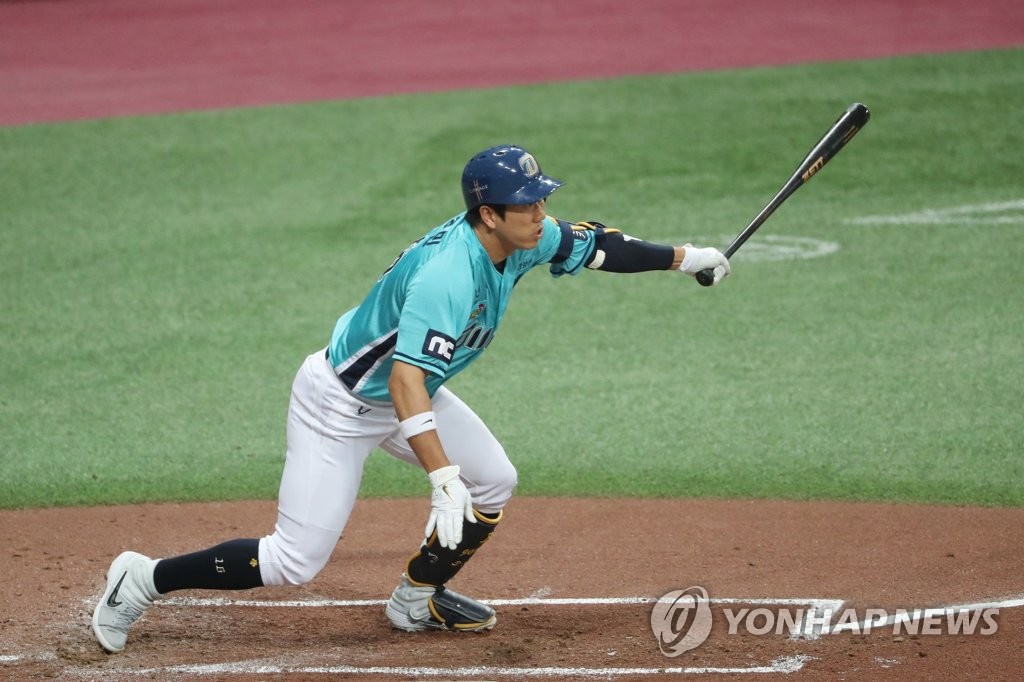 One-run base hit by Mo Chang-min One-run base hit by Mo Chang-min