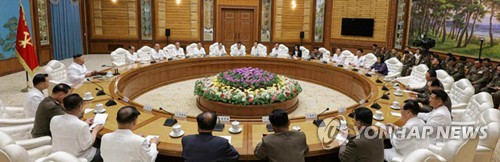 김정은, 당 정치국 비상확대회의 소집…코로나로 개성봉쇄