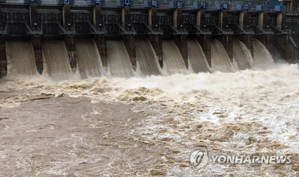 북한강 수계 댐 사흘째 방류