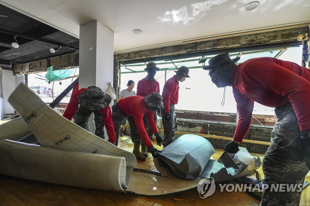 복구 지원 나선 해병대원