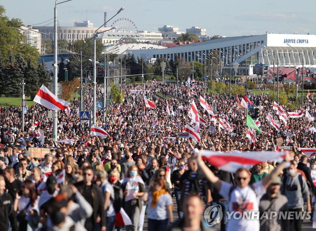 벨라루스 민스크 야권시위에 5만명 참가…대선불복 시위 이어져