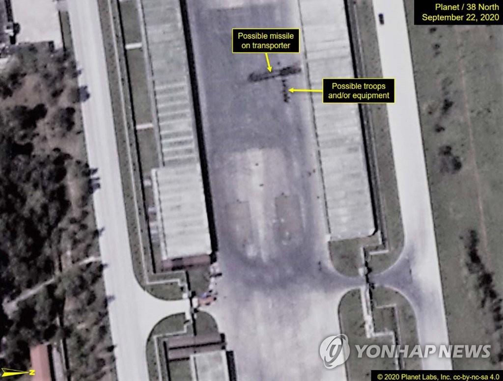 38노스,'북한 열병식 준비장에 ICBM 관련 추정 차량 포착'