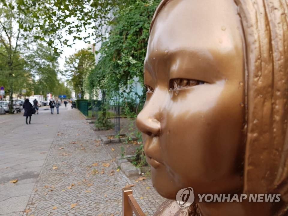 ベルリンに設置された「平和の少女像」＝（聯合ニュース）
