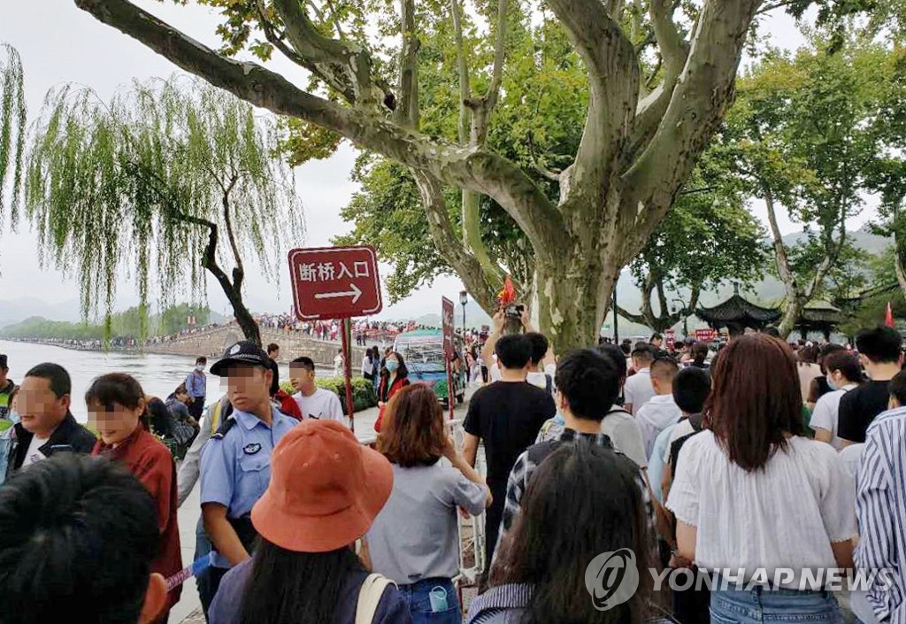 연휴 관광객 몰린 중국 시후