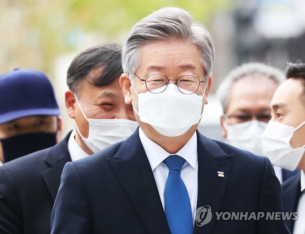 次期大統領候補が出廷 次期大統領候補が出廷