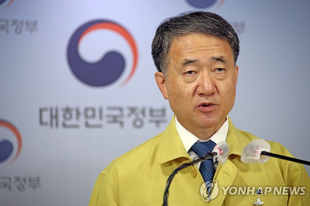 중대본 회의 관련 브리핑 하는 박능후 장관