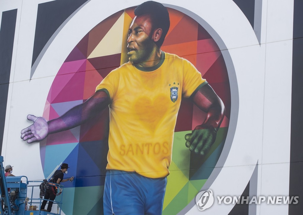 80세 생일 앞두고 브라질 거리에 등장한 '축구황제' 펠레 벽화