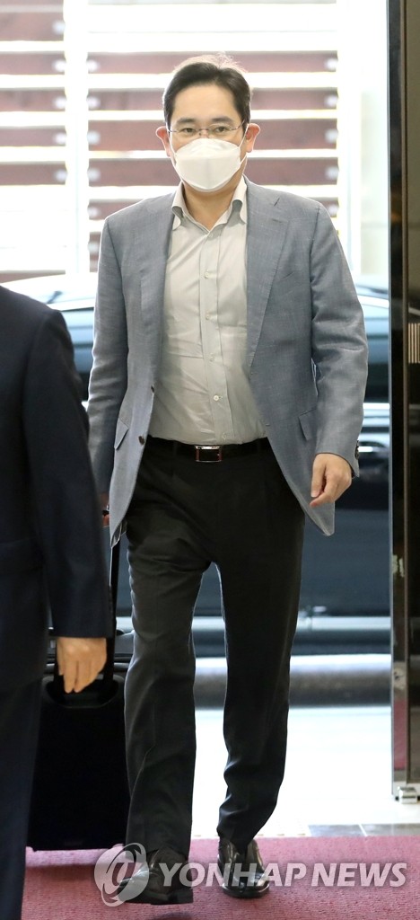 Samsung heir departs for Vietnam Samsung heir departs for Vietnam