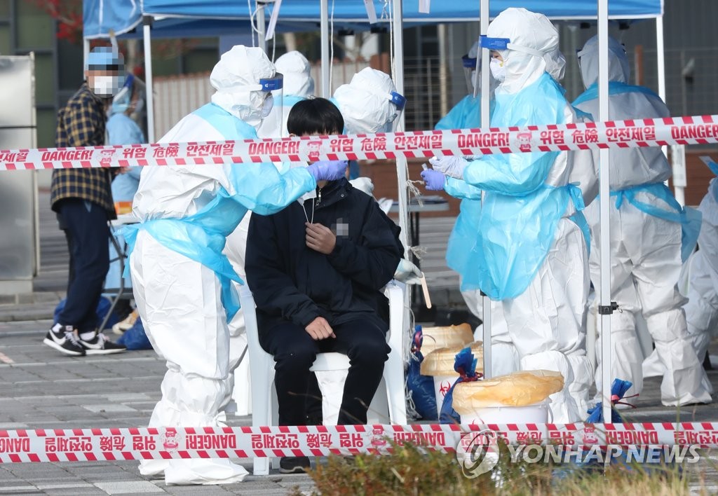 Health workers carry out a coronavirus test on a student on the southern tourist island of Jeju on Nov. 20, 2020. (Yonhap)