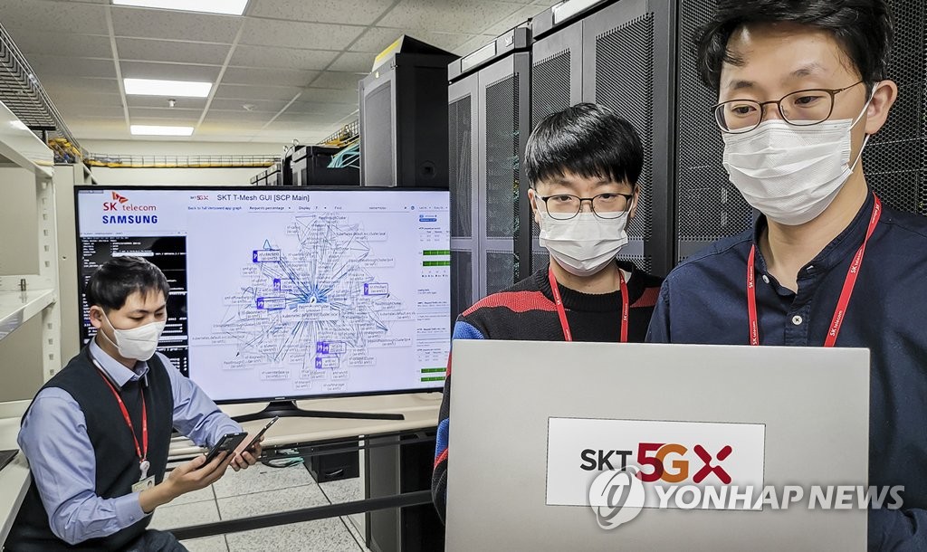 Researchers from SK Telecom Co. test its next-generation cloud native core network, which it co-developed with Samsung Electronics Co., at a laboratory in Seongnam, south of Seoul, on Nov. 22, 2020, in the photo provided by SK Telecom. (PHOTO NOT FOR SALE) (Yonhap)