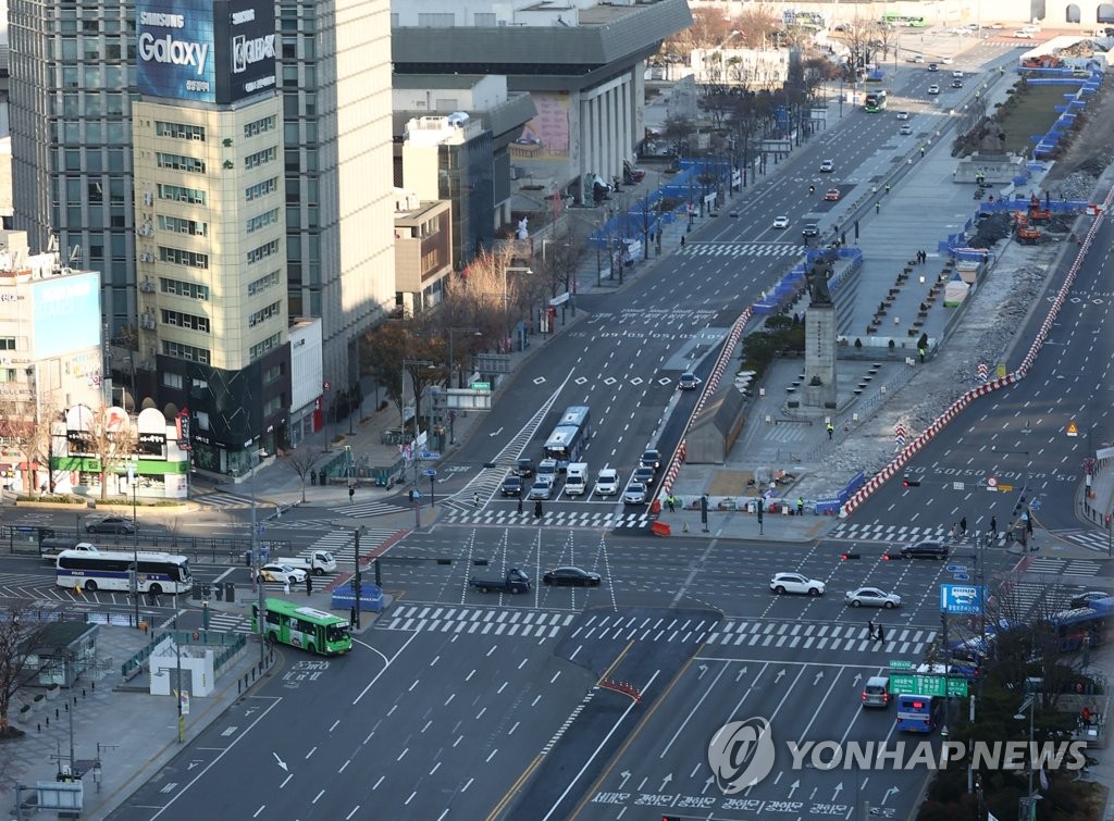 코로나 재확산…한산한 주말 도심