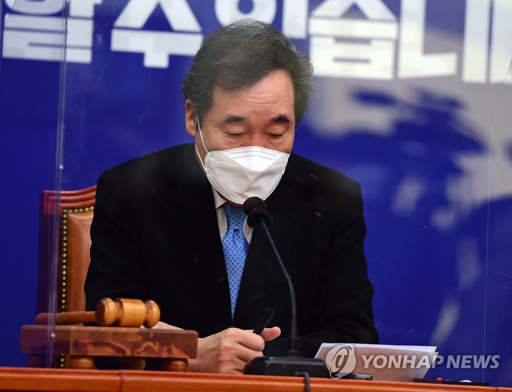 생각에 잠긴 이낙연 대표