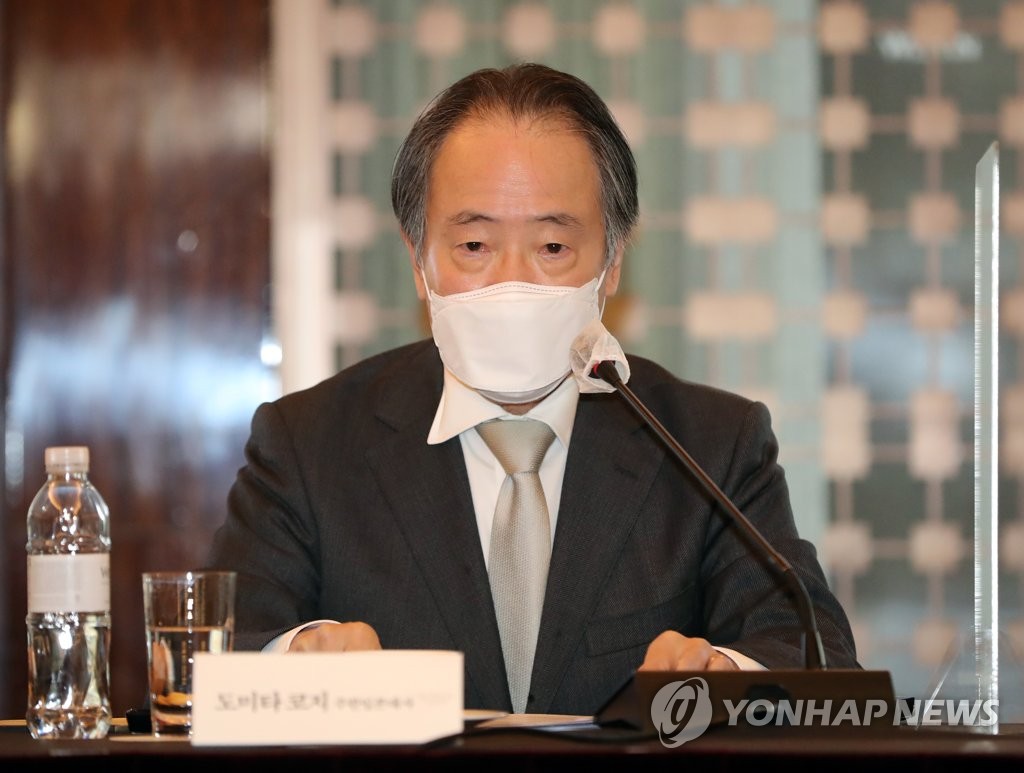 인사말 하는 도미타 고지 주한일본대사