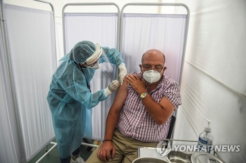 中 시노팜 코로나19 백신 임상시험 나선 페루 대학병원