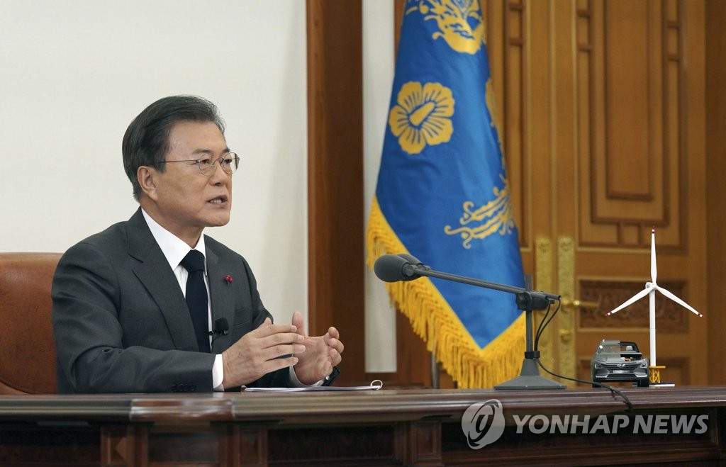 President Moon Jae-in announces the government's plan to achieve carbon neutrality by 2050 in a televised speech at Cheong Wa Dae in Seoul on Dec. 10, 2020. (Yonhap)