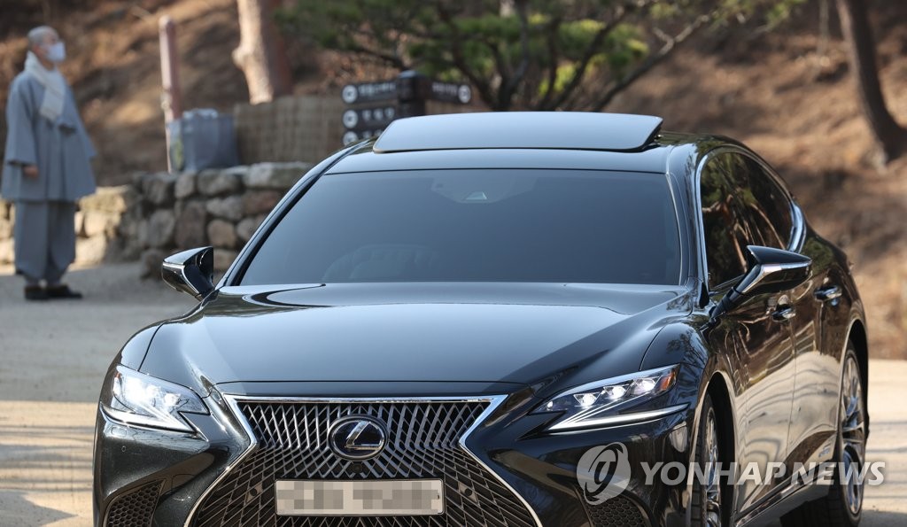 이건희 회장 백일재…이재용 부회장 없이 유족들 참석