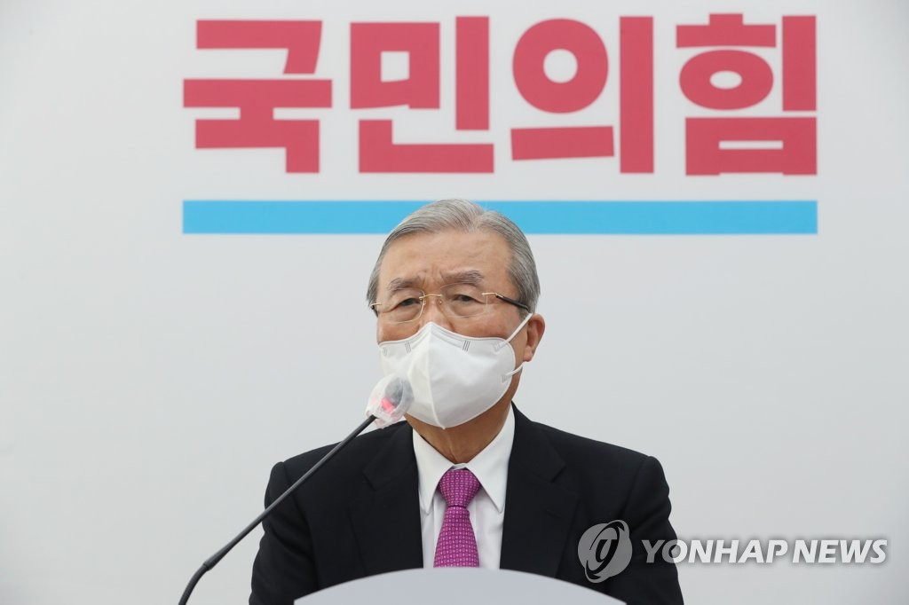 질문받는 김종인 비대위원장