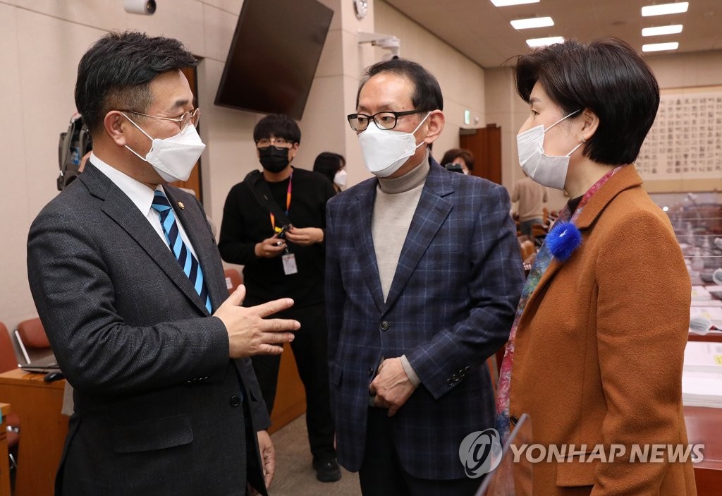 논의하는 법사위원장과 여야 간사