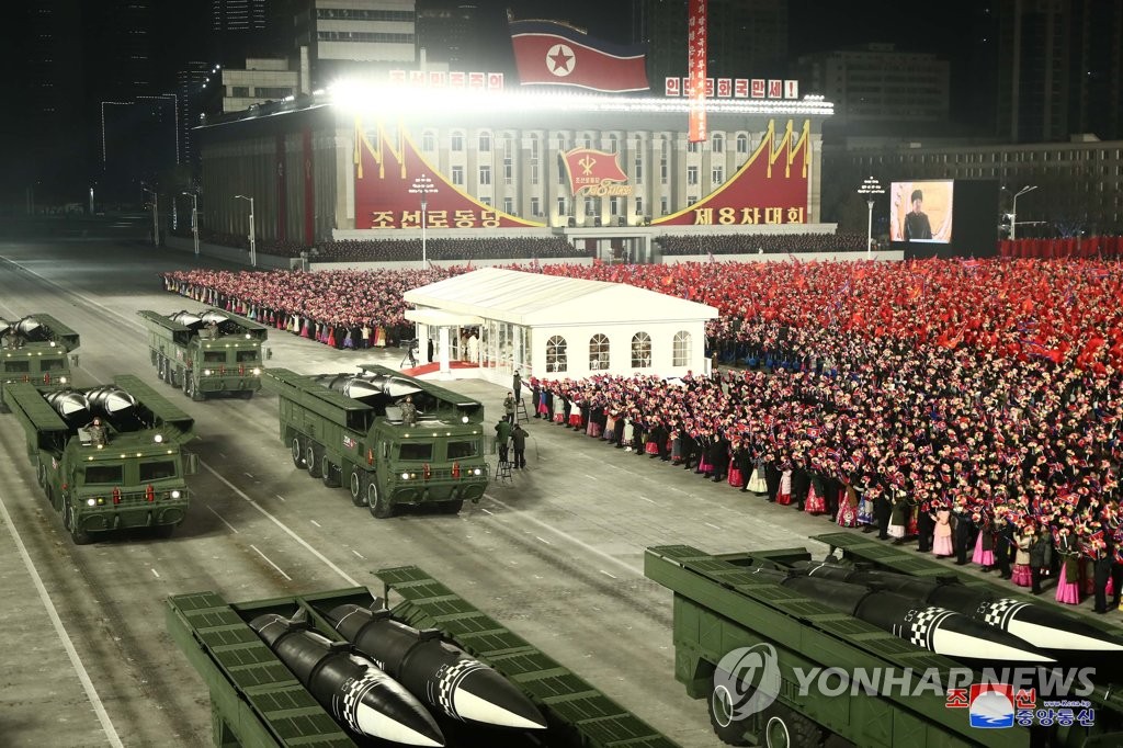 전략·전술무기가 등장한 북한 제8차 당대회 기념 야간열병식