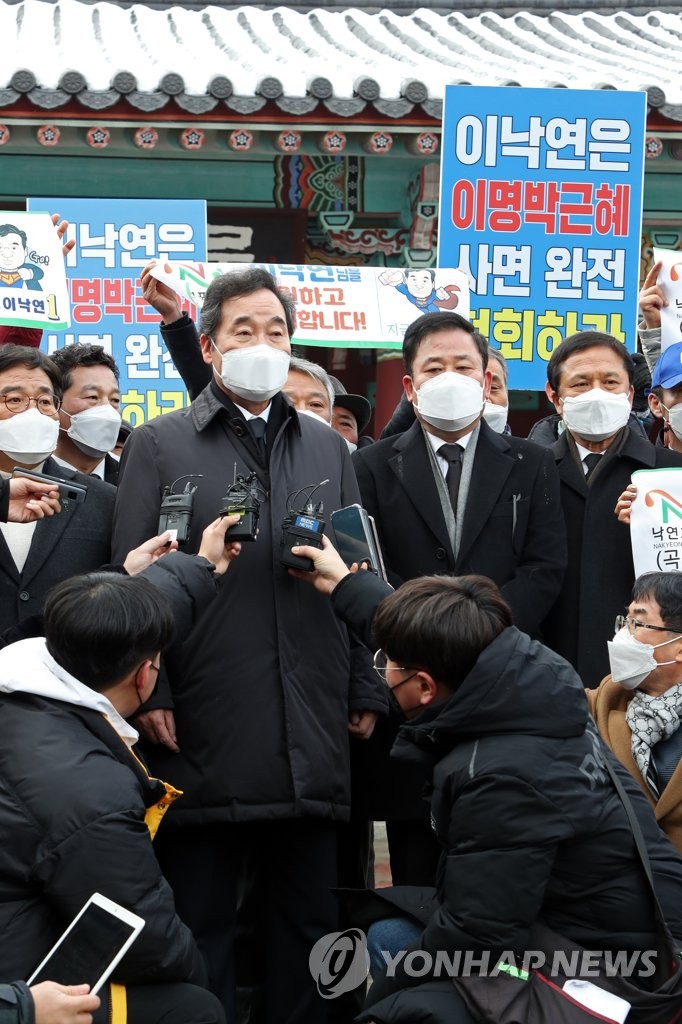 Ruling party chief honors late democratic fighters Ruling party chief honors late democratic fighters